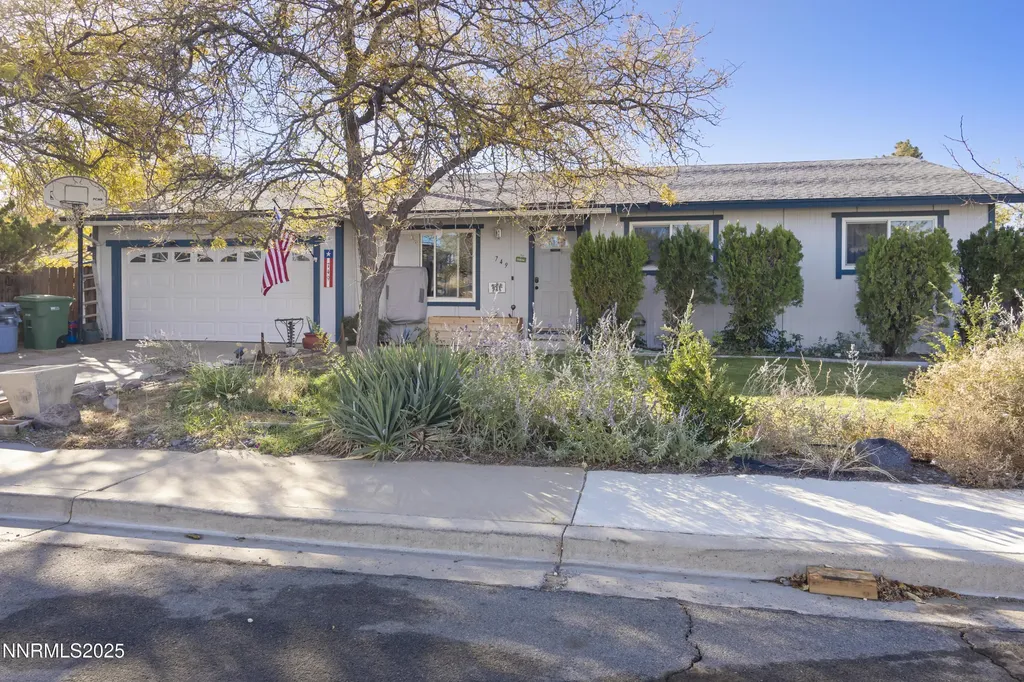 749 E Fernley NV 89408