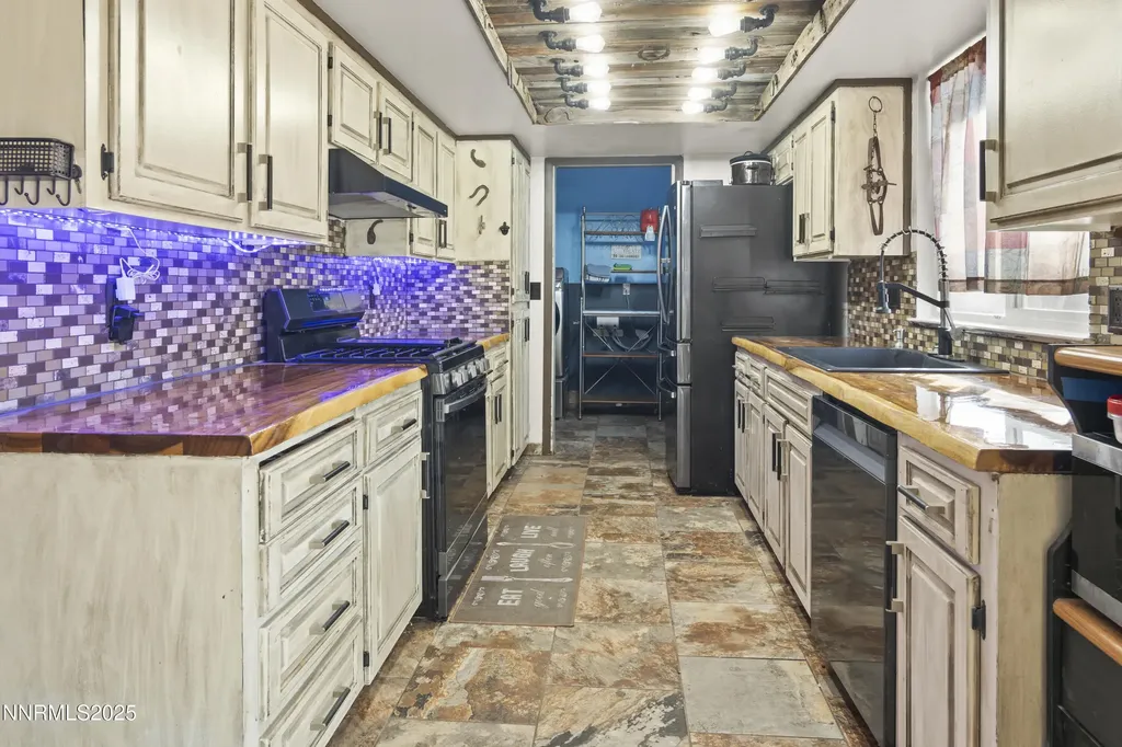 749 E Fernley NV 89408