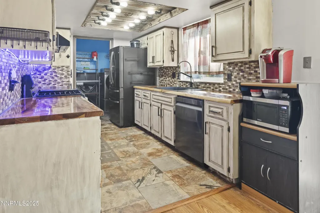 749 E Fernley NV 89408