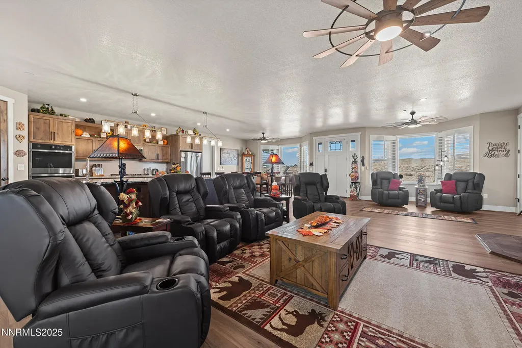 3900 Hackberry Silver Springs NV 89429