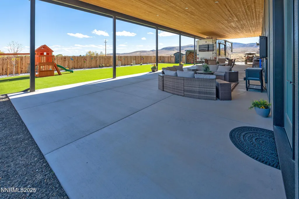 3900 Hackberry Silver Springs NV 89429