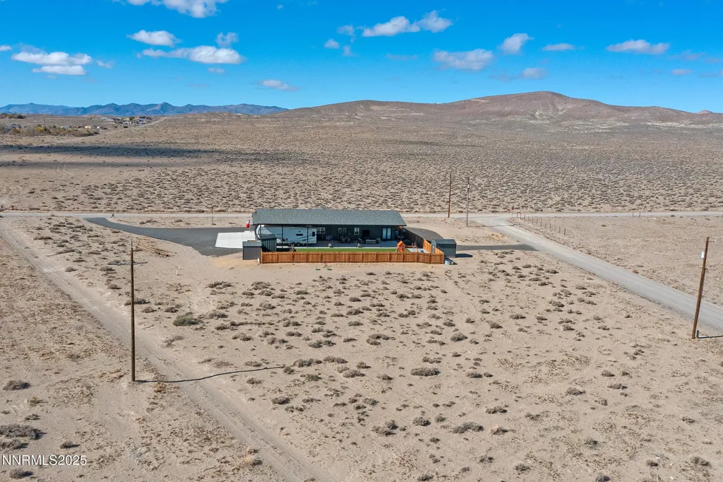 3900 Hackberry Silver Springs NV 89429
