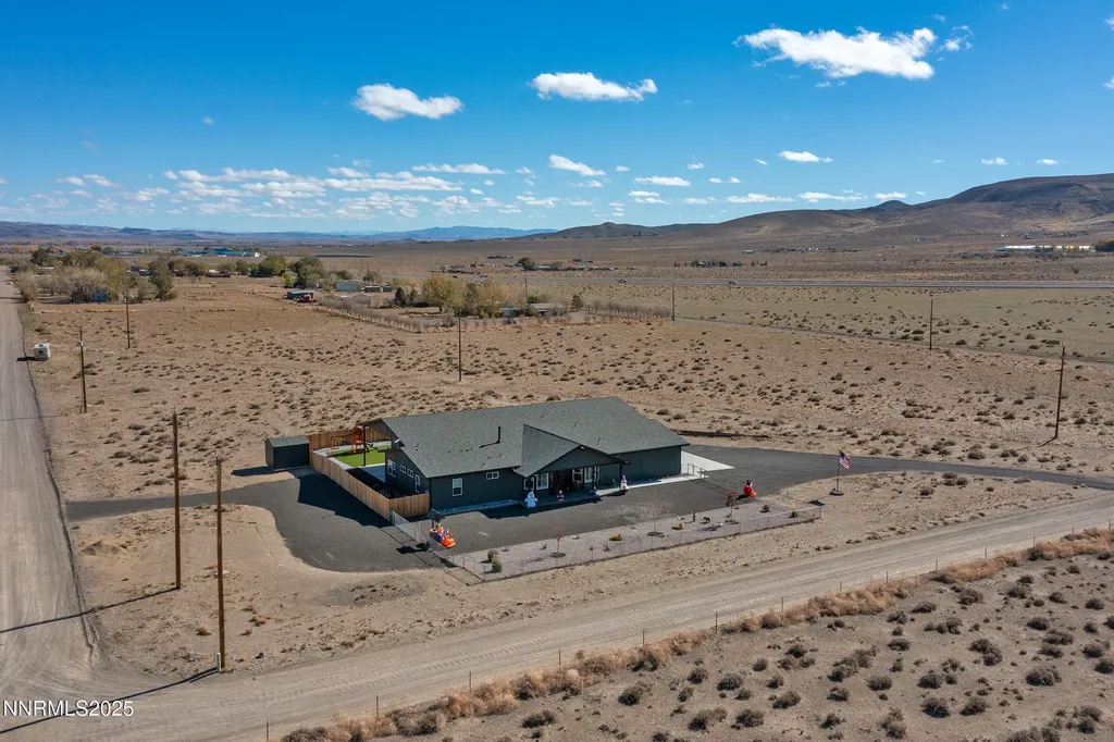 3900 Hackberry Silver Springs NV 89429