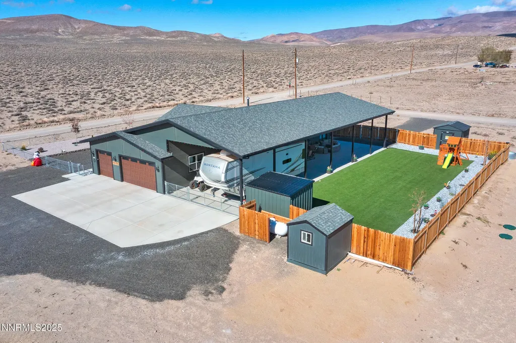 3900 Hackberry Silver Springs NV 89429