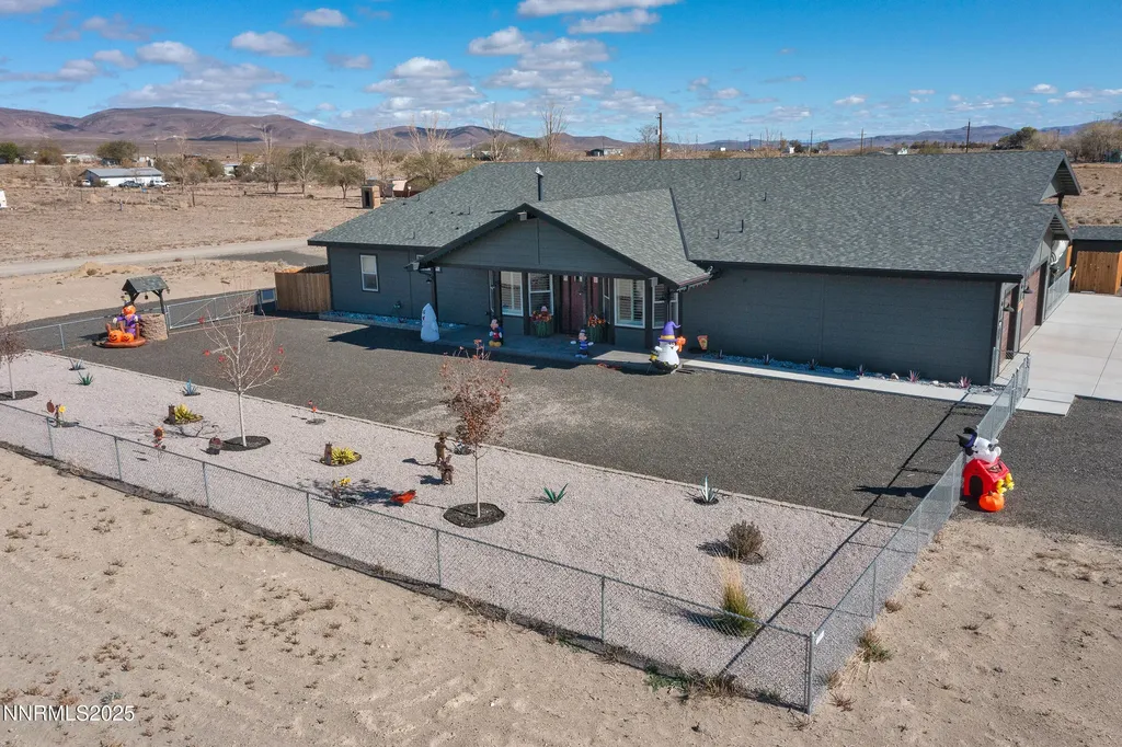 3900 Hackberry Silver Springs NV 89429
