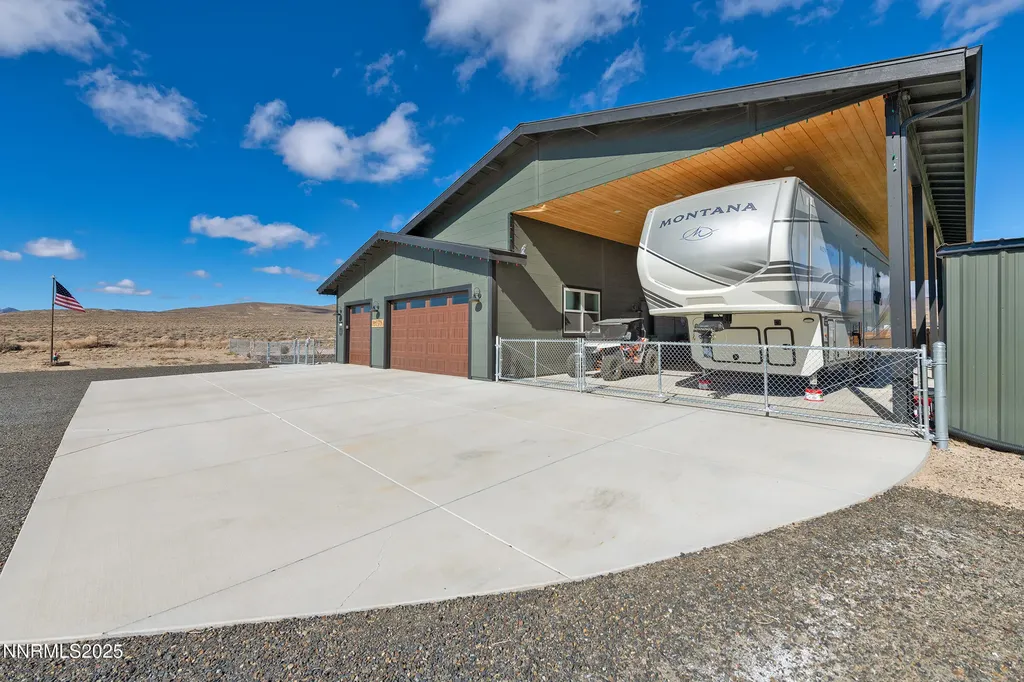 3900 Hackberry Silver Springs NV 89429