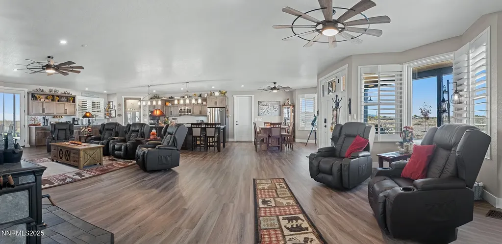 3900 Hackberry Silver Springs NV 89429