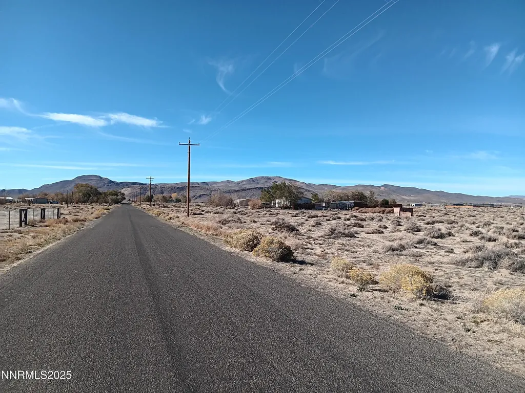 2280 Deer Silver Springs NV 89429