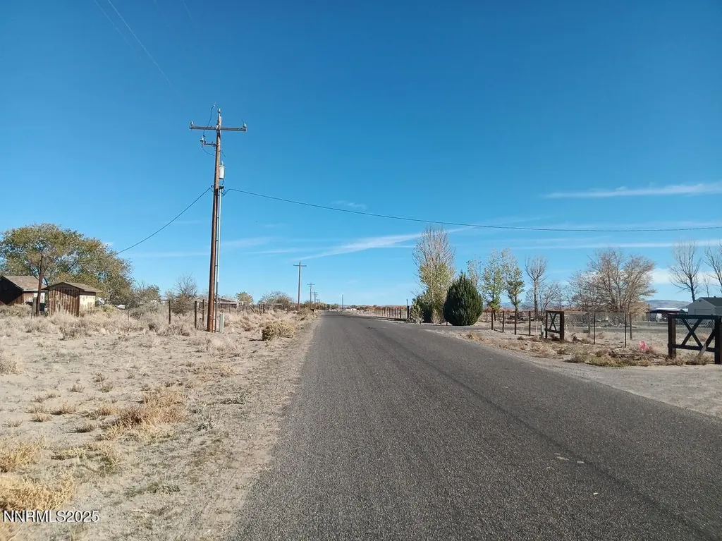 2280 Deer Silver Springs NV 89429