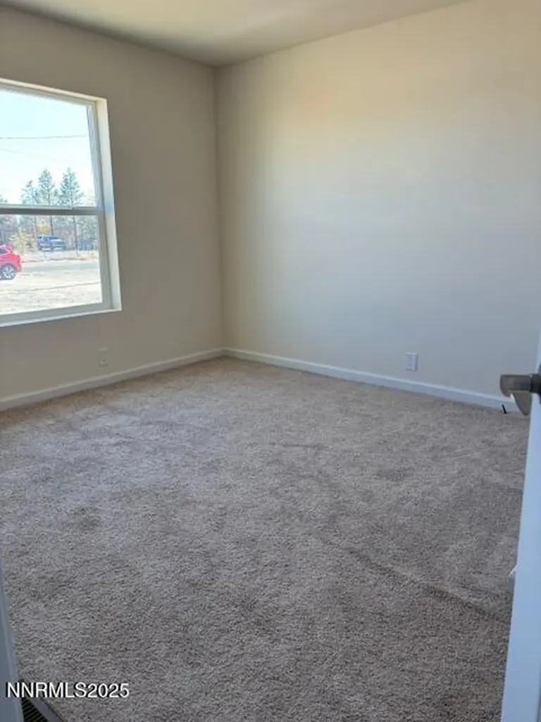 3599 Ardmore Silver Springs NV 89429