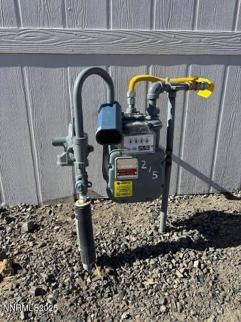 3599 Ardmore Silver Springs NV 89429