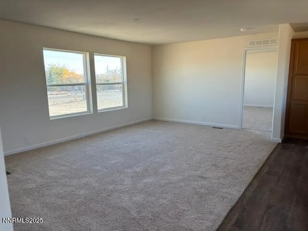 3599 Ardmore Silver Springs NV 89429
