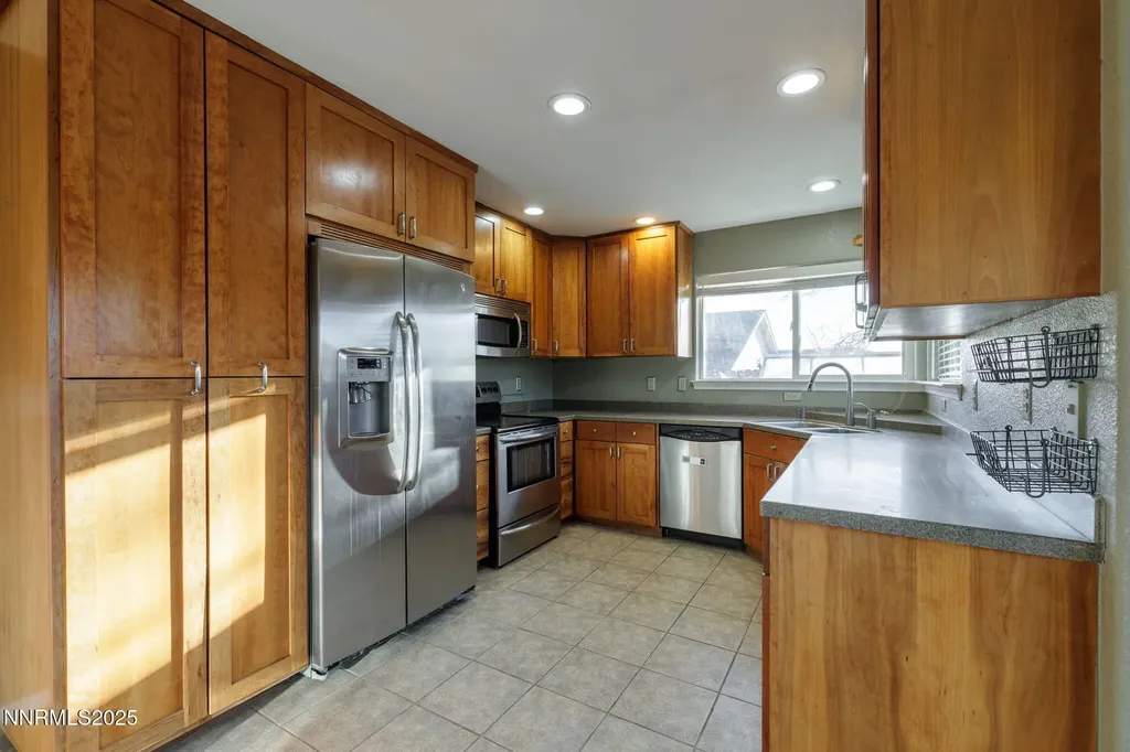 985 Hilltop Carson City NV 89705