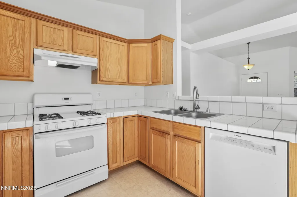 1464 Edlesborough Gardnerville NV 89410