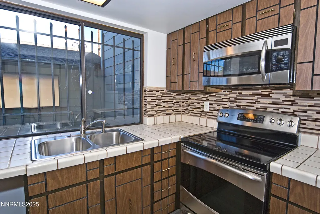 1433 Foster Reno NV 89509