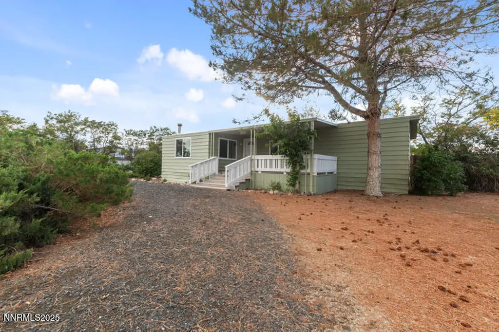 3703 Atkins Silver Springs NV 89429