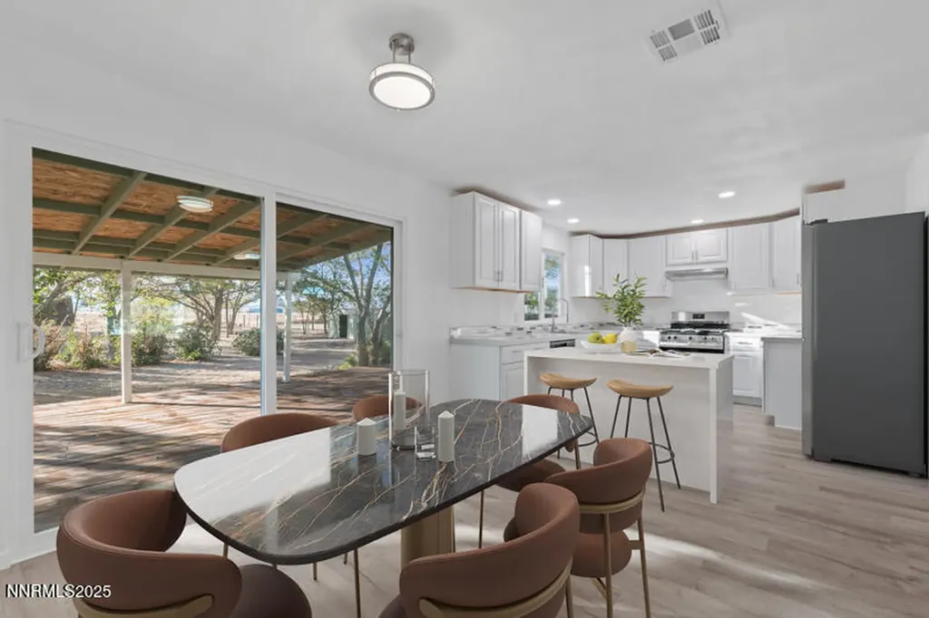 3703 Atkins Silver Springs NV 89429