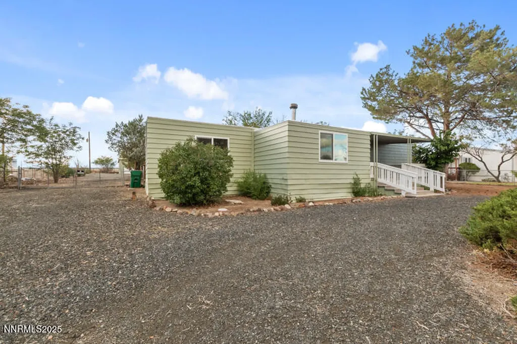 3703 Atkins Silver Springs NV 89429
