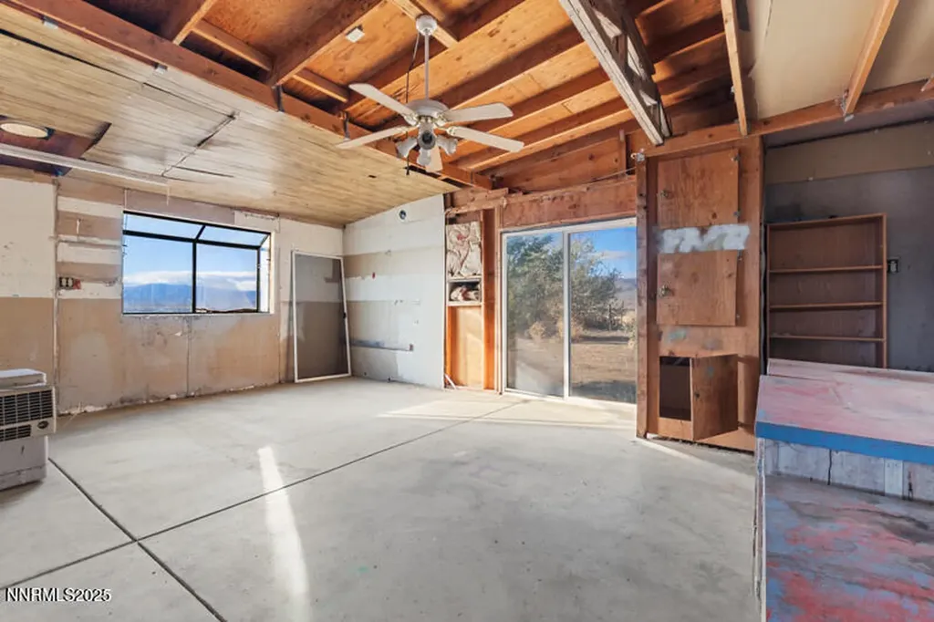 3703 Atkins Silver Springs NV 89429