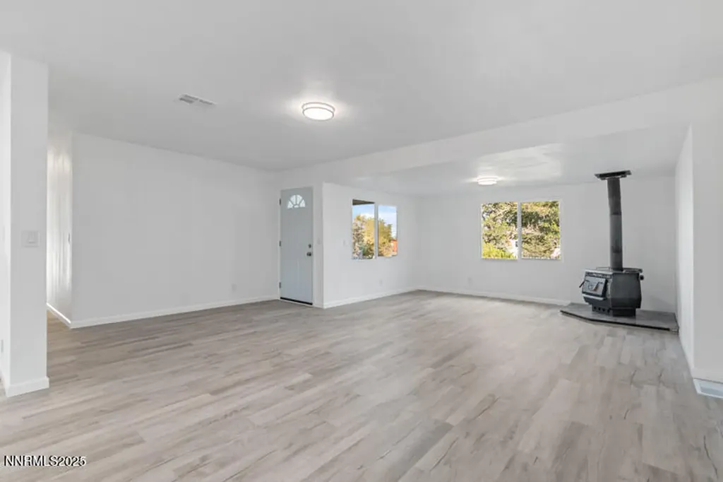 3703 Atkins Silver Springs NV 89429