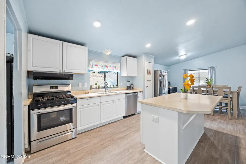 2735 Daffodil Reno NV 89512