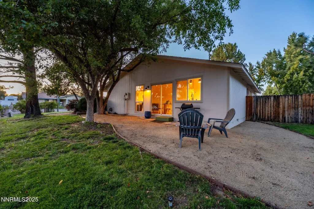 707 Glen Meadow Sparks NV 89434