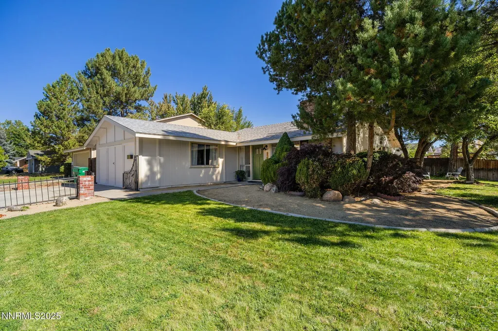 707 Glen Meadow Sparks NV 89434