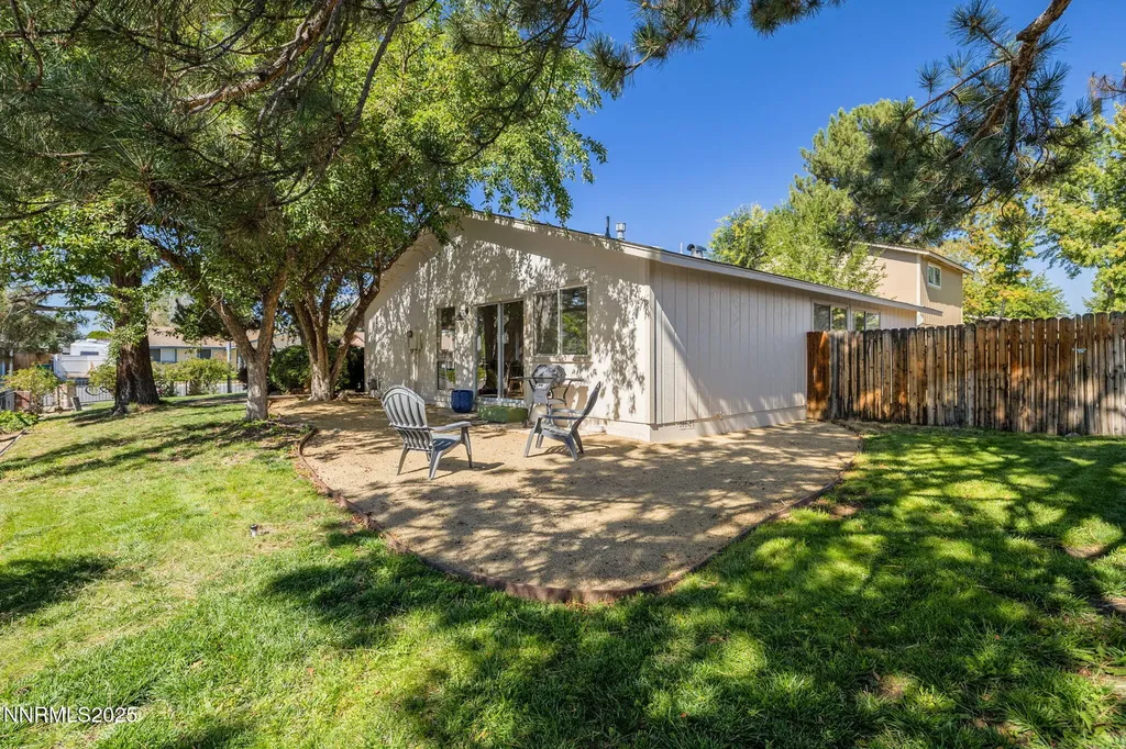707 Glen Meadow Sparks NV 89434