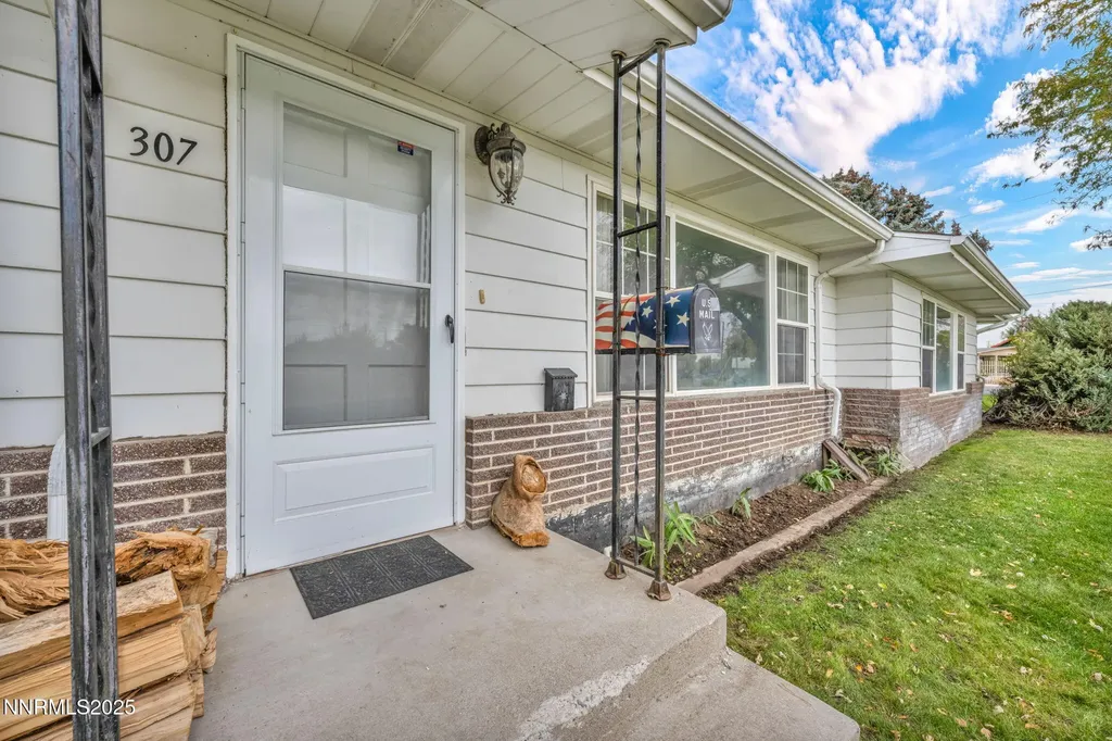 307 California Yerington NV 89447