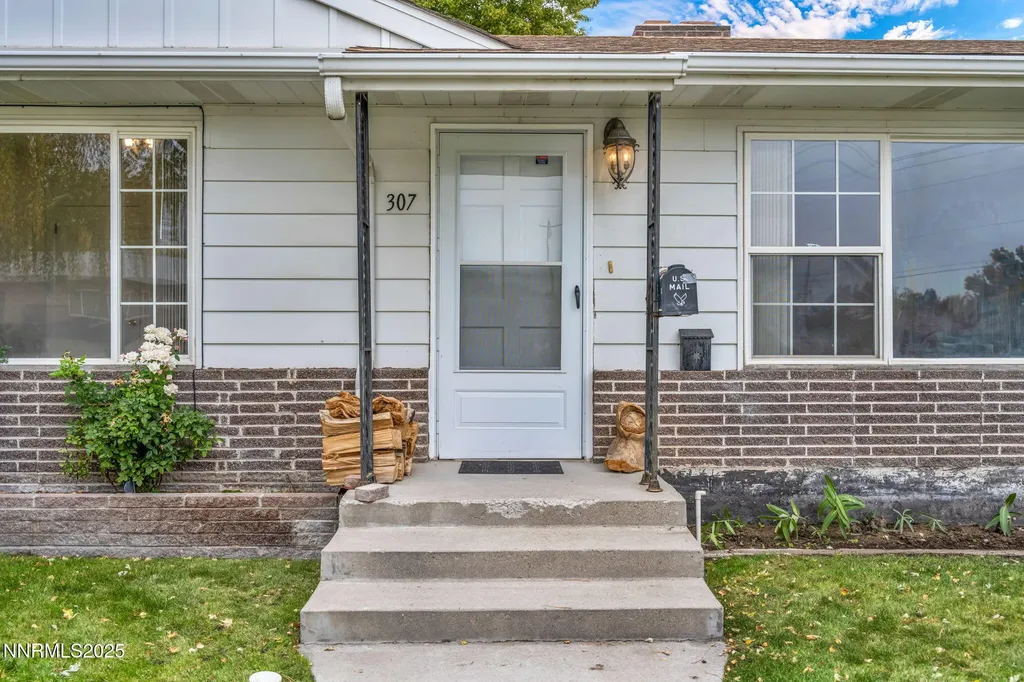 307 California Yerington NV 89447