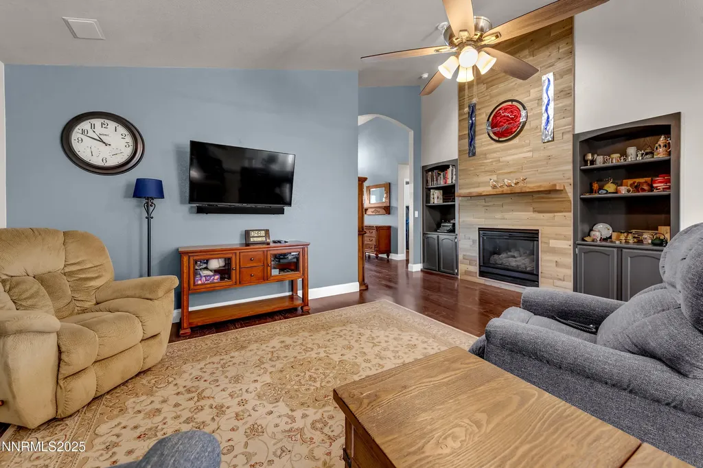 1077 Deena Fallon NV 89406