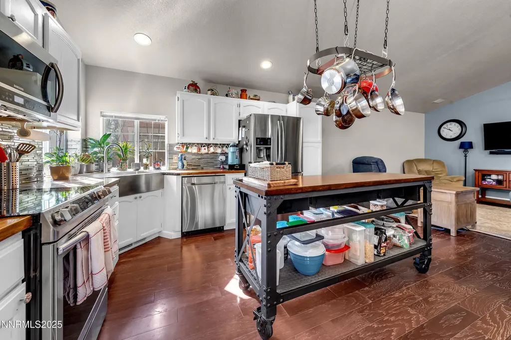 1077 Deena Fallon NV 89406