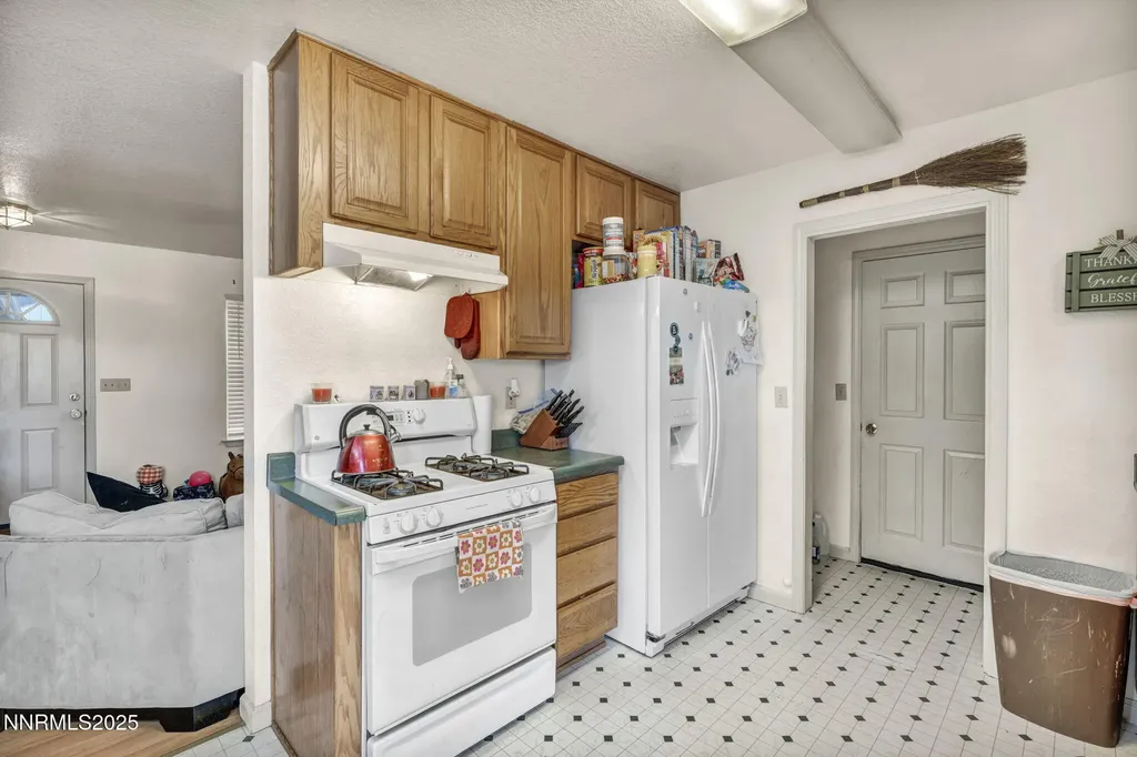 1421 Mission Gardnerville NV 89410