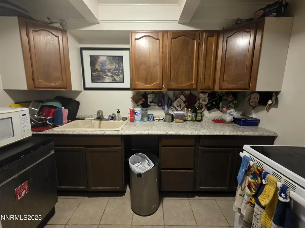 107 English Hawthorne NV 89415