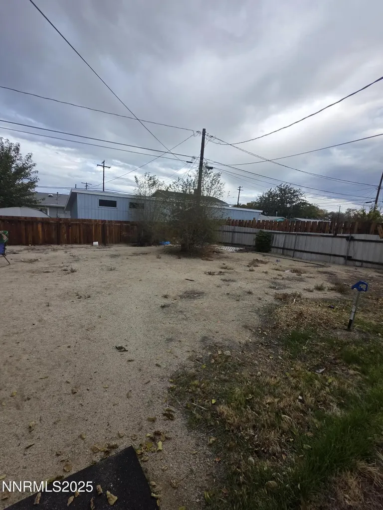 107 English Hawthorne NV 89415