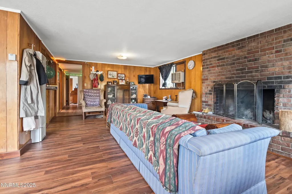 752 D Hawthorne NV 89415