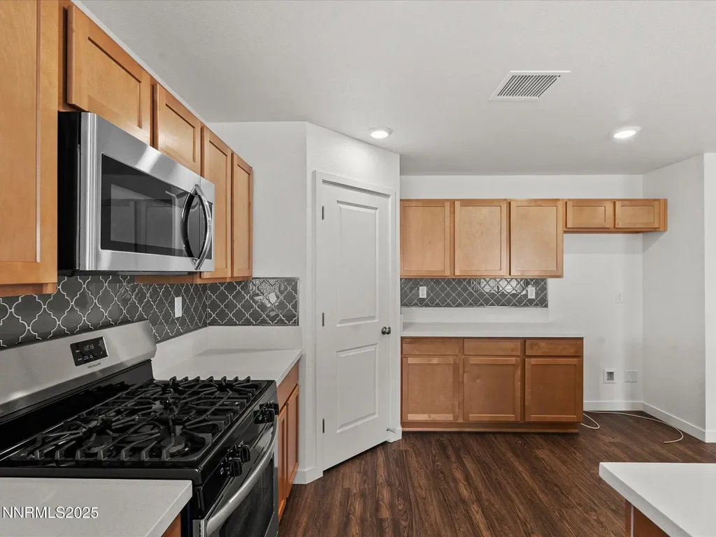 214 Green Dayton NV 89403