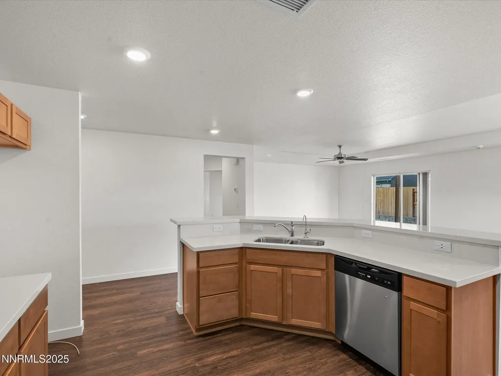 214 Green Dayton NV 89403