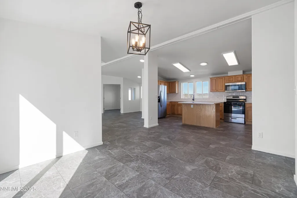4745 Skyline Silver Springs NV 89429