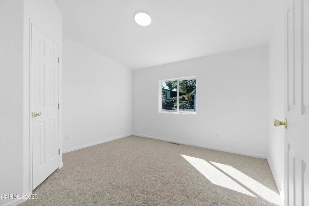 4745 Skyline Silver Springs NV 89429