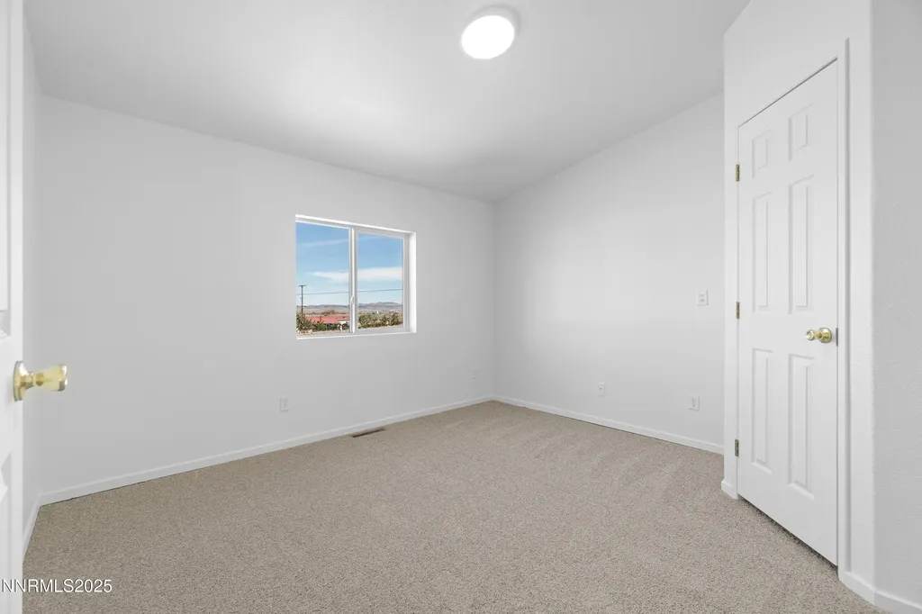 4745 Skyline Silver Springs NV 89429