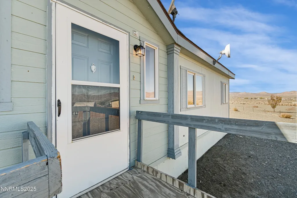 4745 Skyline Silver Springs NV 89429