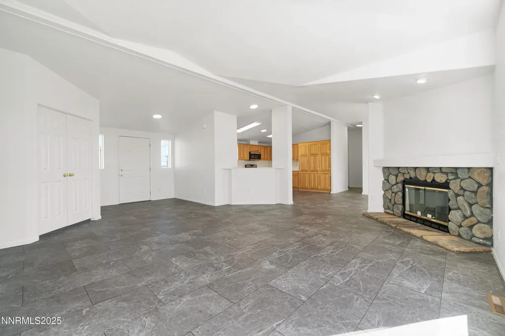 4745 Skyline Silver Springs NV 89429