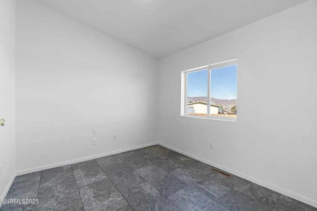 4745 Skyline Silver Springs NV 89429