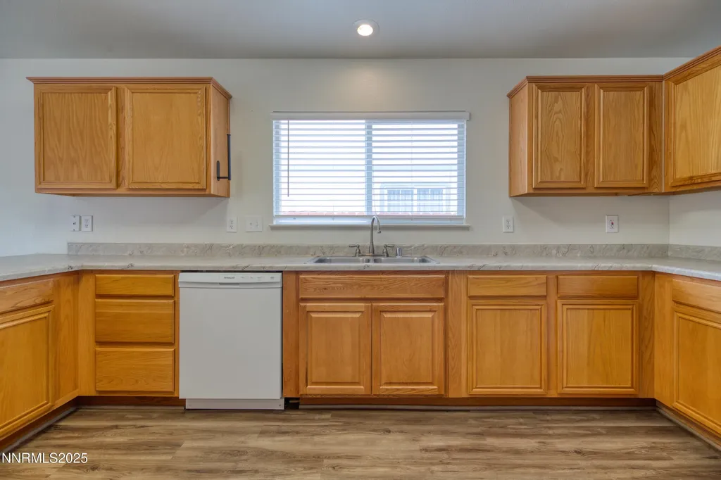 17780 Oakview Reno NV 89508