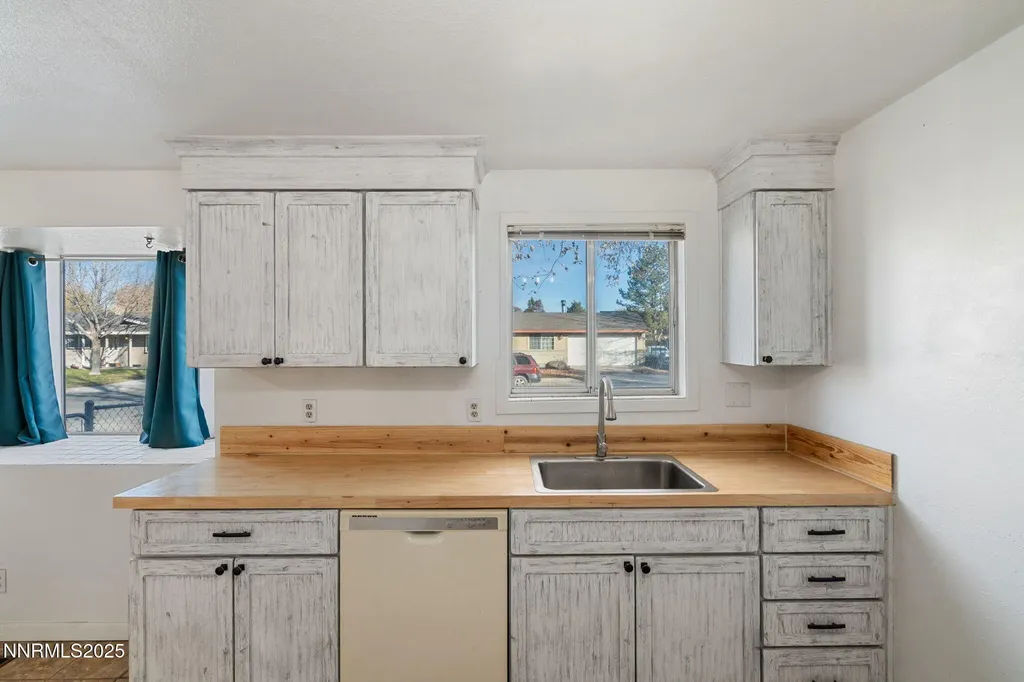 103 Oregon Yerington NV 89447