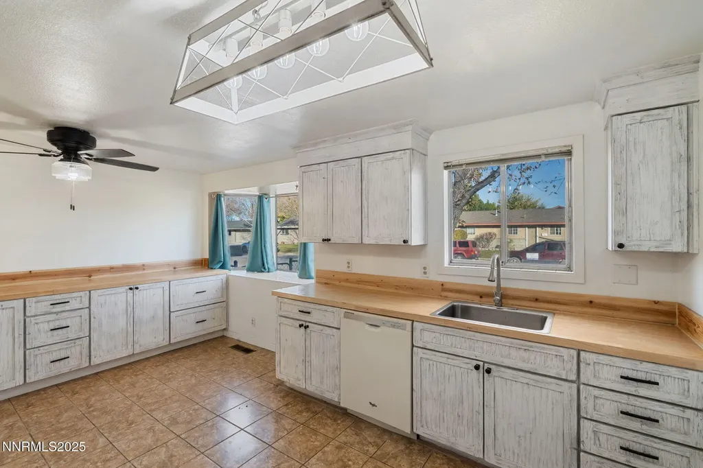 103 Oregon Yerington NV 89447