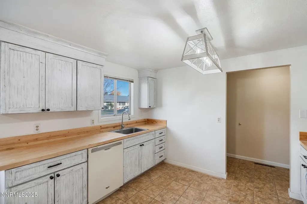 103 Oregon Yerington NV 89447