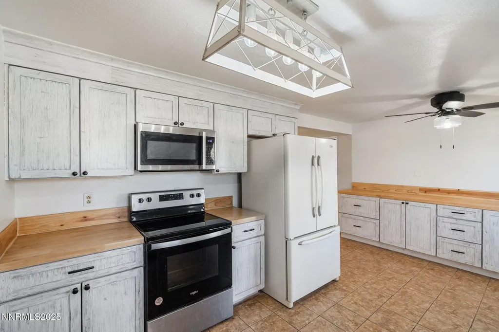 103 Oregon Yerington NV 89447