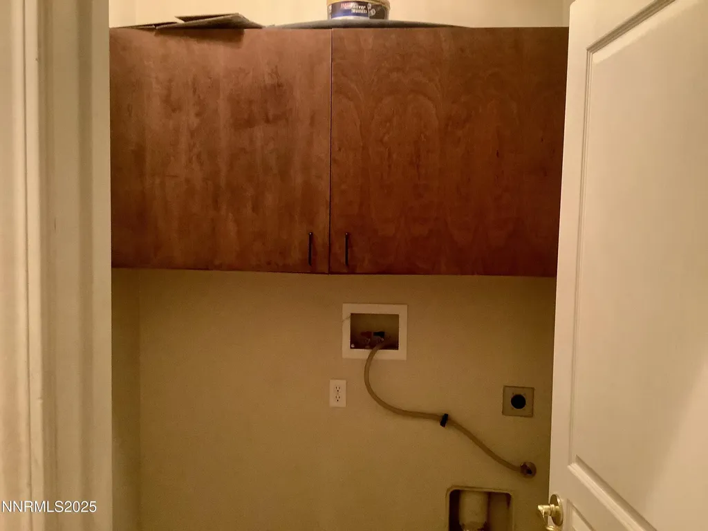 211 Shady Grove Dayton NV 89403
